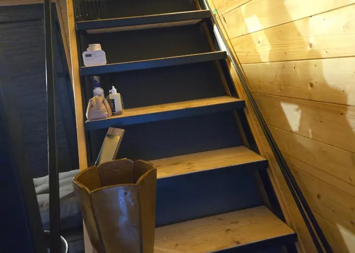 Vikendica Kendjija, Splav Cunamiii Båthotell